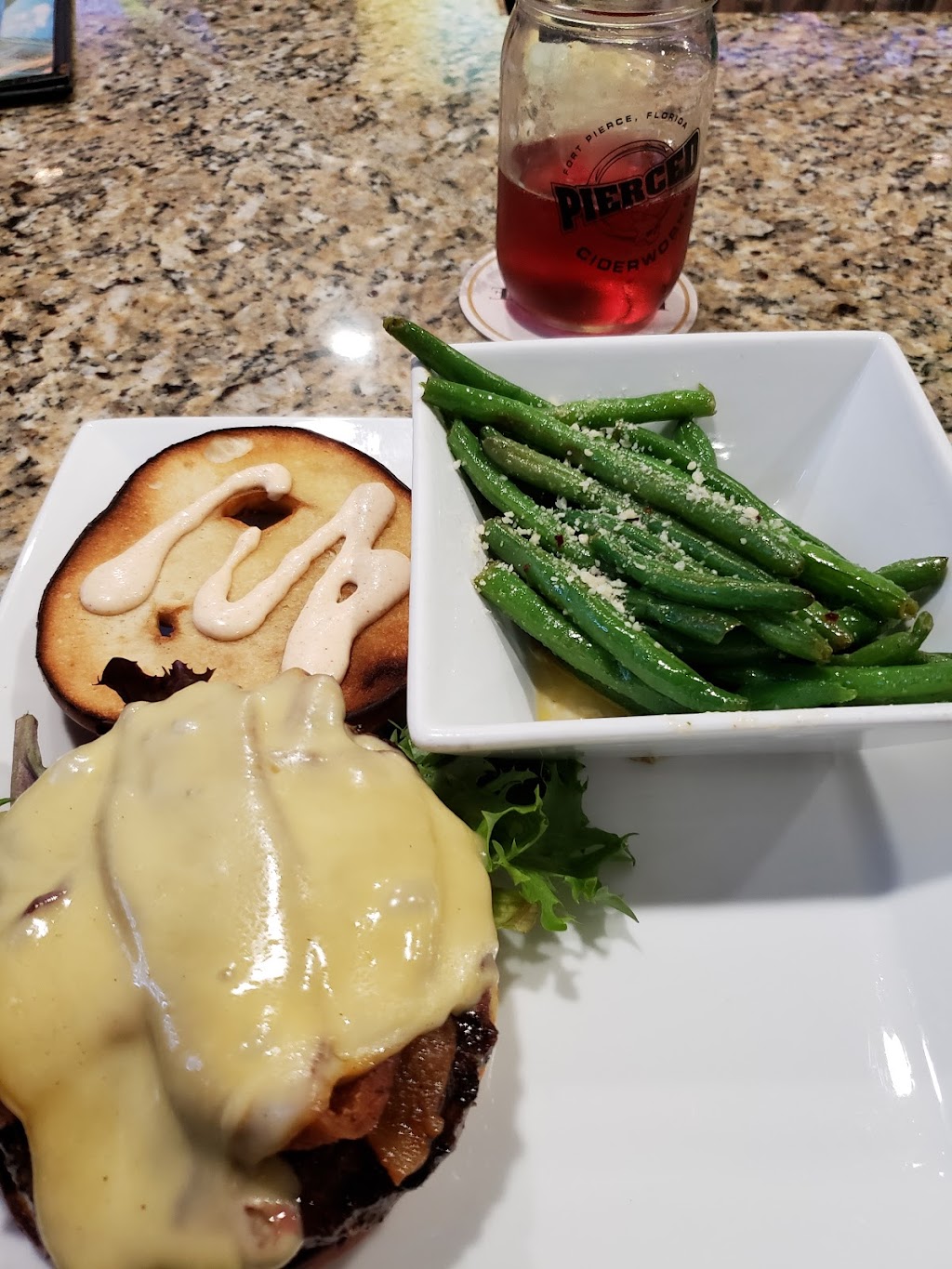 Castaways Gastropub | restaurant | 911 NE Jensen Beach Blvd, Jensen Beach, FL 34957, USA | 7726183838 OR +1 772-618-3838