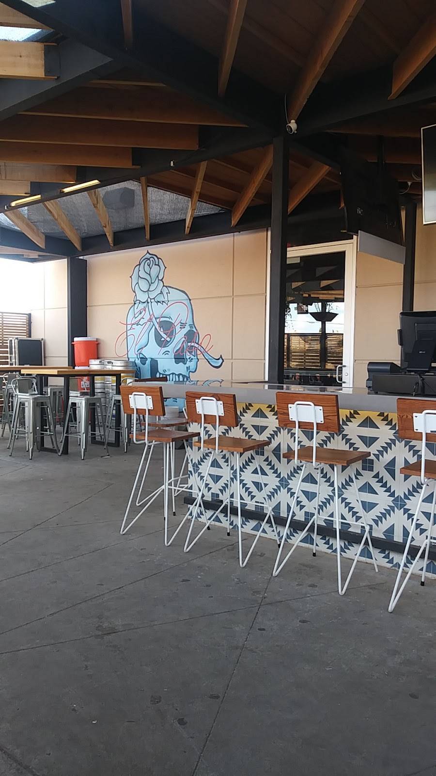 Born TX Raised | restaurant | 2106 N Zaragoza Rd, El Paso, TX 79936, USA | 9159961066 OR +1 915-996-1066