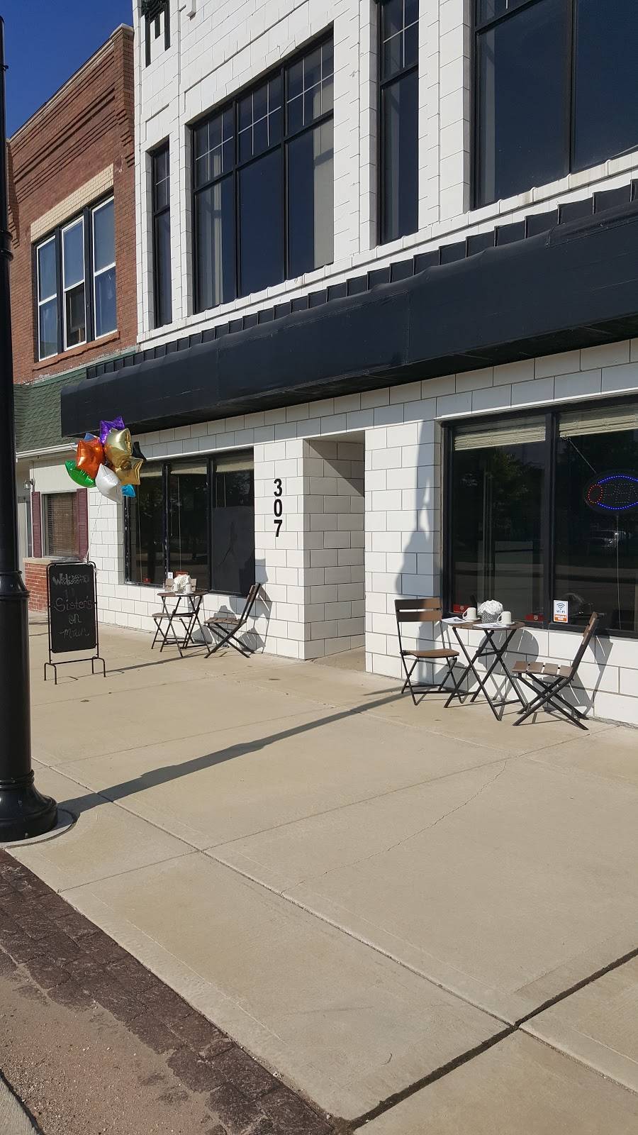 Sisters On Main | restaurant | 307 S Main St, Rockford, IL 61101, USA | 8157088670 OR +1 815-708-8670