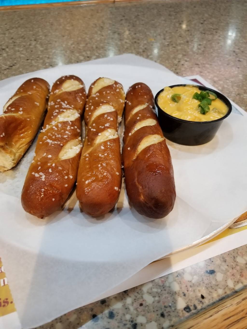 Marzonis | restaurant | 1830 E Pleasant Valley Blvd, Altoona, PA 16602, USA | 8142012358 OR +1 814-201-2358