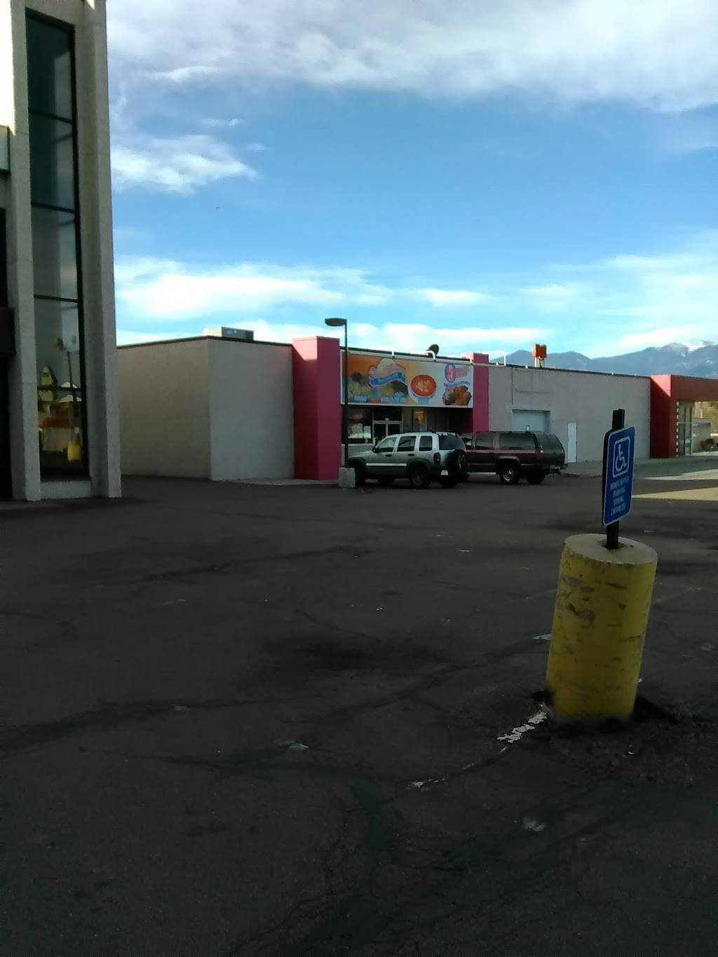 Circle K | meal takeaway | 432 N Circle Dr, Colorado Springs, CO 80909, USA | 7196332962 OR +1 719-633-2962