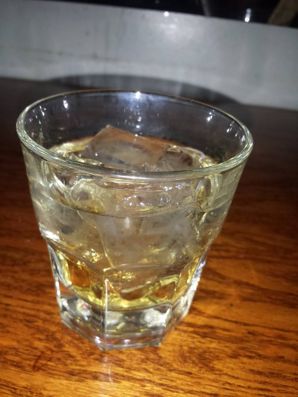 Sluggers Sports Bar & Grill | restaurant | 14 E 10th St, Erie, PA 16501, USA | 8144549464 OR +1 814-454-9464