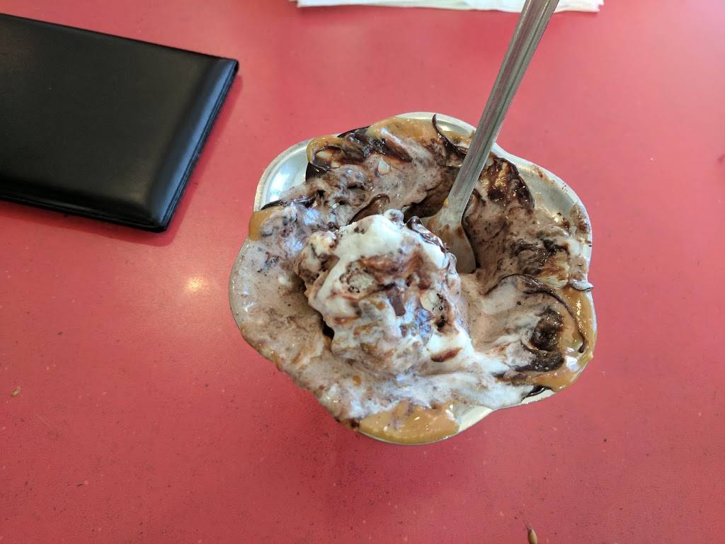 Friendlys | restaurant | 1115 S College Ave, Newark, DE 19713, USA | 3023698911 OR +1 302-369-8911