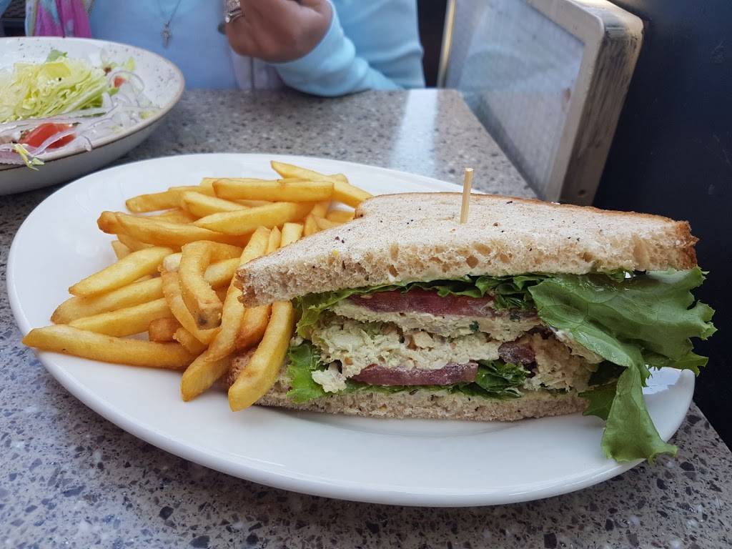 Lazy Dog Restaurant & Bar | restaurant | 172 W Hillcrest Dr, Thousand Oaks, CA 91360, USA | 8054495206 OR +1 805-449-5206