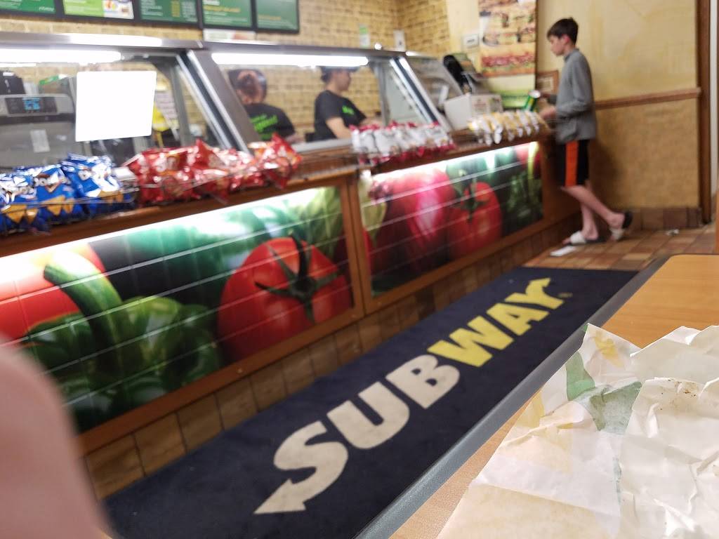 Subway | restaurant | 26627 Hoover Rd, Warren, MI 48089, USA | 5867548205 OR +1 586-754-8205