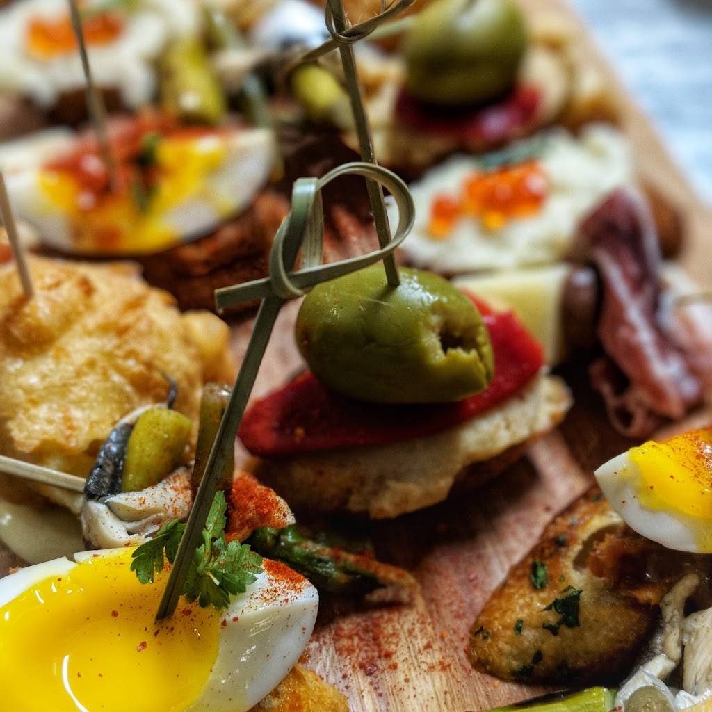 Bar Biscay | restaurant | 1450 W Chicago Ave, Chicago, IL 60642, USA | 3124558900 OR +1 312-455-8900