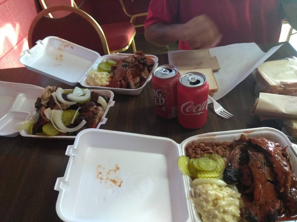 Jones Sausage & BBQ House | restaurant | 3139, 2827 Martin Luther King Dr, San Antonio, TX 78220, USA | 2102246999 OR +1 210-224-6999