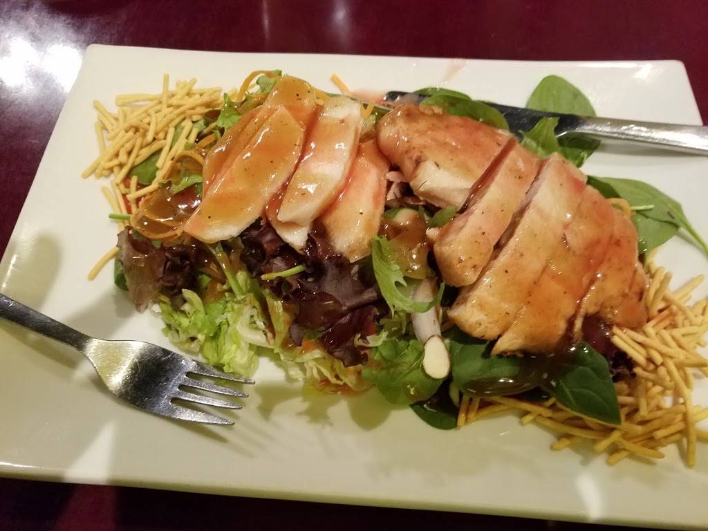 Linas Thai Bistro | restaurant | 2055 Holliday Dr, Dubuque, IA 52002, USA | 5635882345 OR +1 563-588-2345