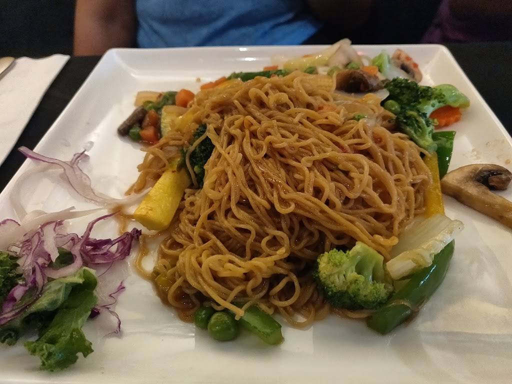 Thips Asian Bistro | restaurant | 807 E Walnut St, Columbia, MO 65201, USA | 5734425011 OR +1 573-442-5011