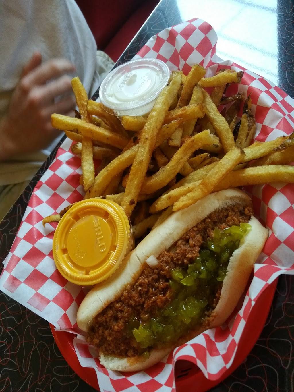 T & L Hot Dogs | restaurant | 402 E Main St, Bridgeport, WV 26330, USA | 3048424161 OR +1 304-842-4161