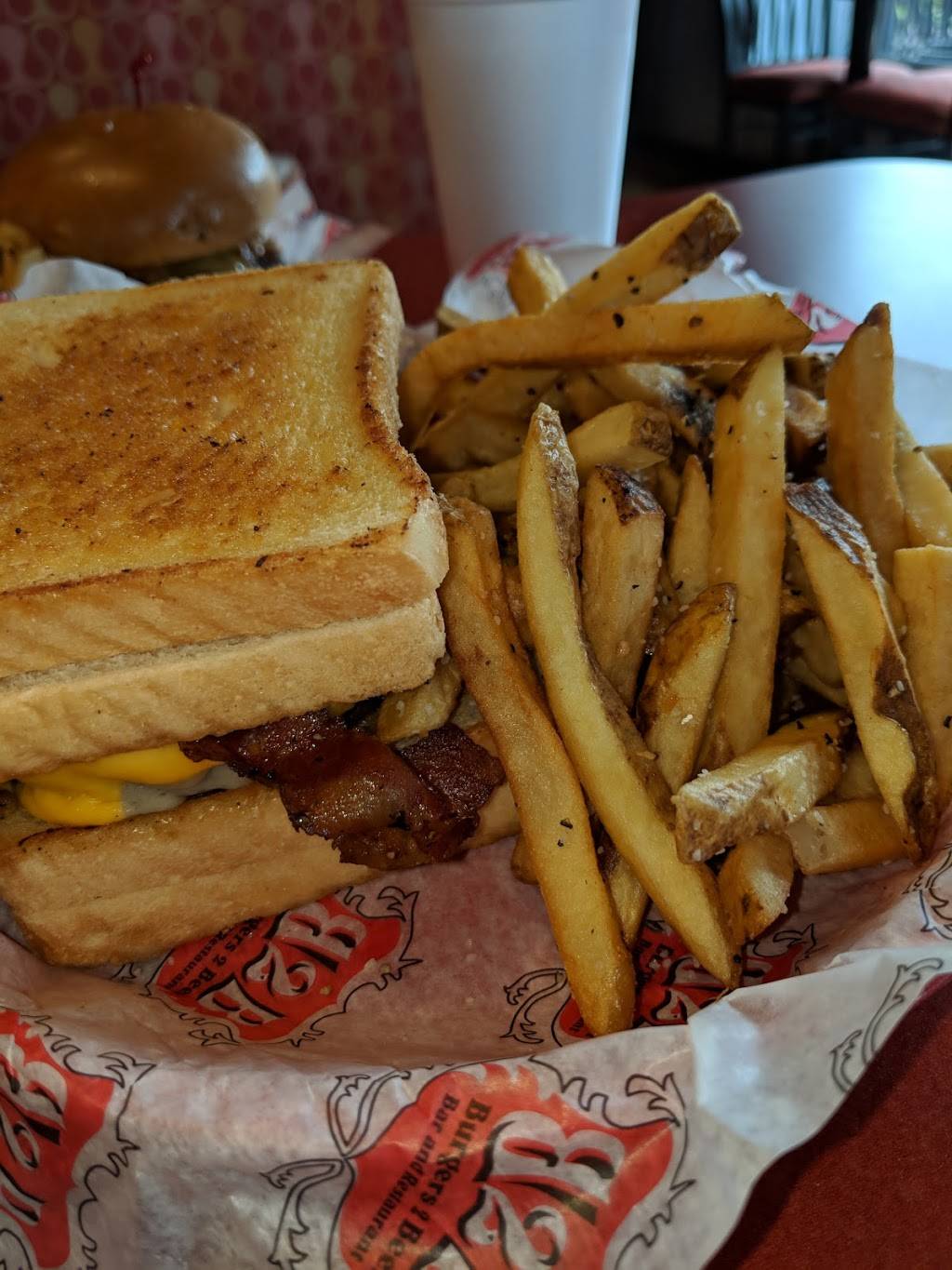 Burgers 2 Beer Express | restaurant | 1938 Euclid Ave #100, Cleveland, OH 44115, USA | 2165744800 OR +1 216-574-4800