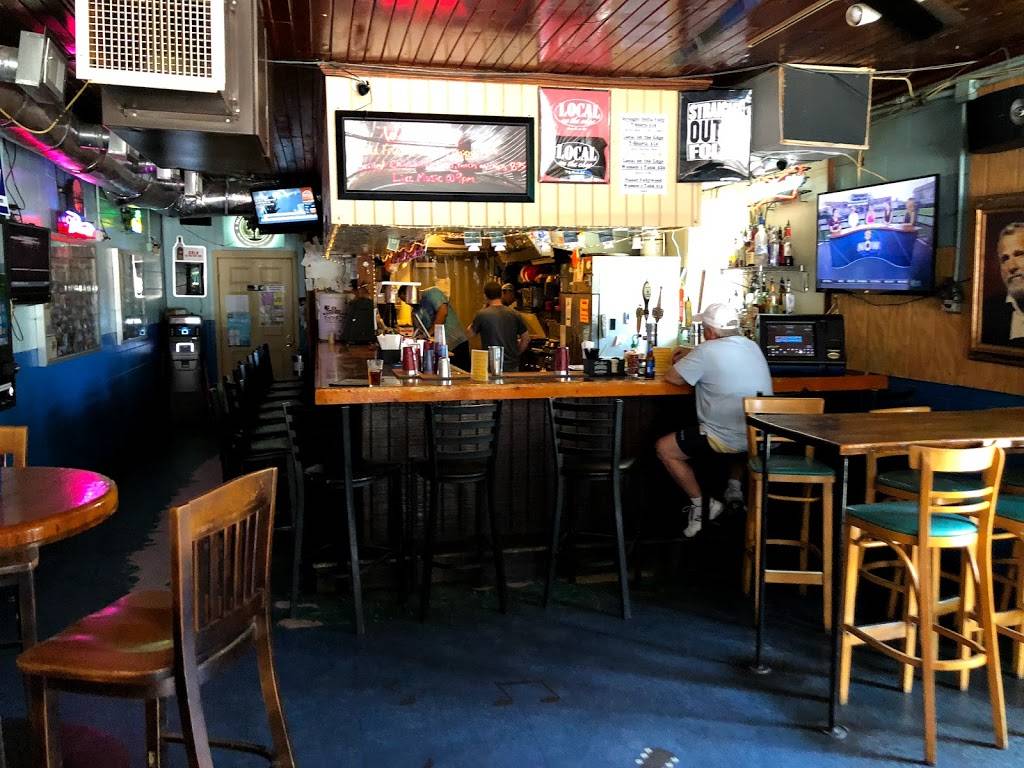 Planet Follywood | restaurant | 32 Center St, Folly Beach, SC 29439, USA | 8435887380 OR +1 843-588-7380