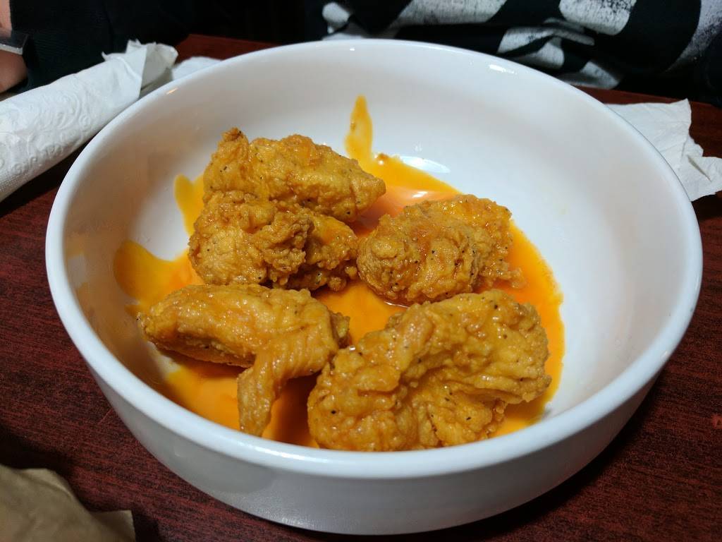 Buffalo Wings & Rings | restaurant | 1901 Town Centre Dr, Round Rock, TX 78664, USA | 5123109464 OR +1 512-310-9464