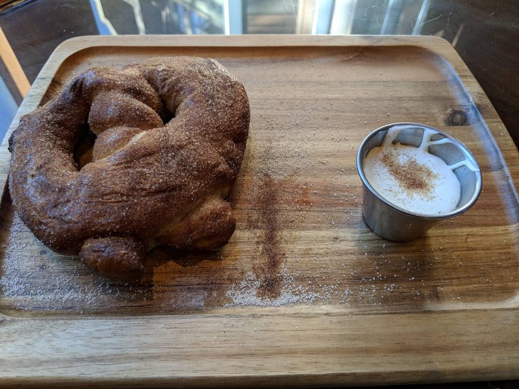 The Living Room | restaurant | 13031 Ritz Carlton Highlands Ct, Truckee, CA 96161, USA | 5305623050 OR +1 530-562-3050