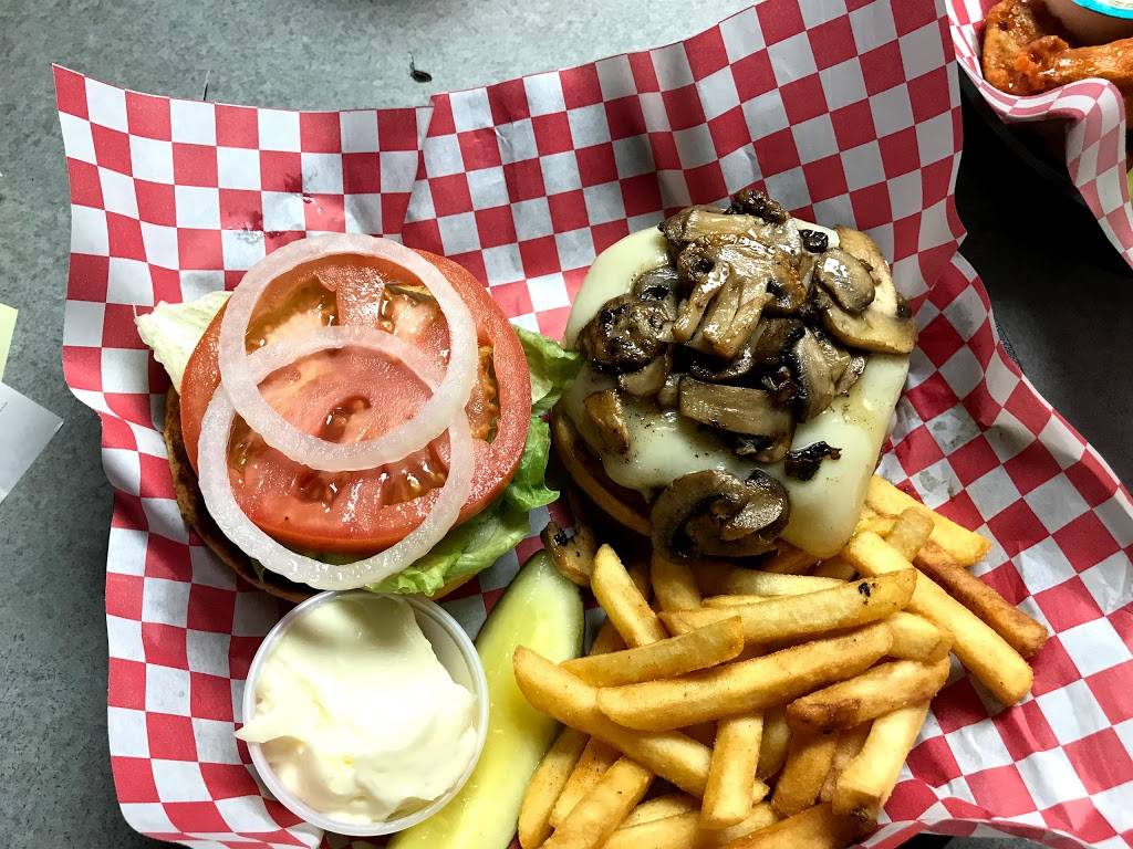 DEES MUSIC BAR & GRILL | restaurant | 2141 Loch Rane Blvd #140, Orange Park, FL 32073, USA | 9043752240 OR +1 904-375-2240