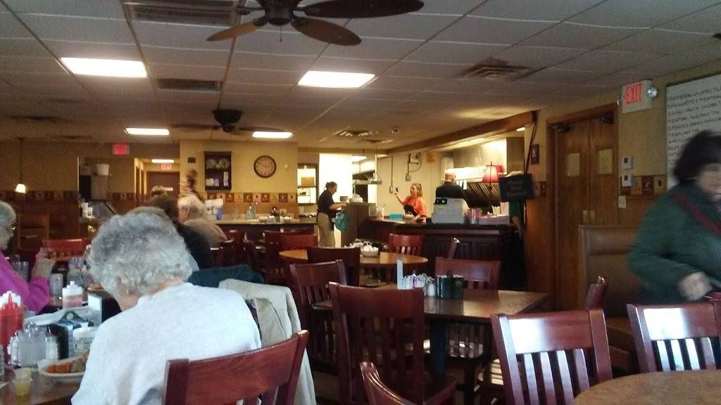Lindseys Restaurant | restaurant | 1900 Tuscarawas St W, Canton, OH 44708, USA | 3304556908 OR +1 330-455-6908