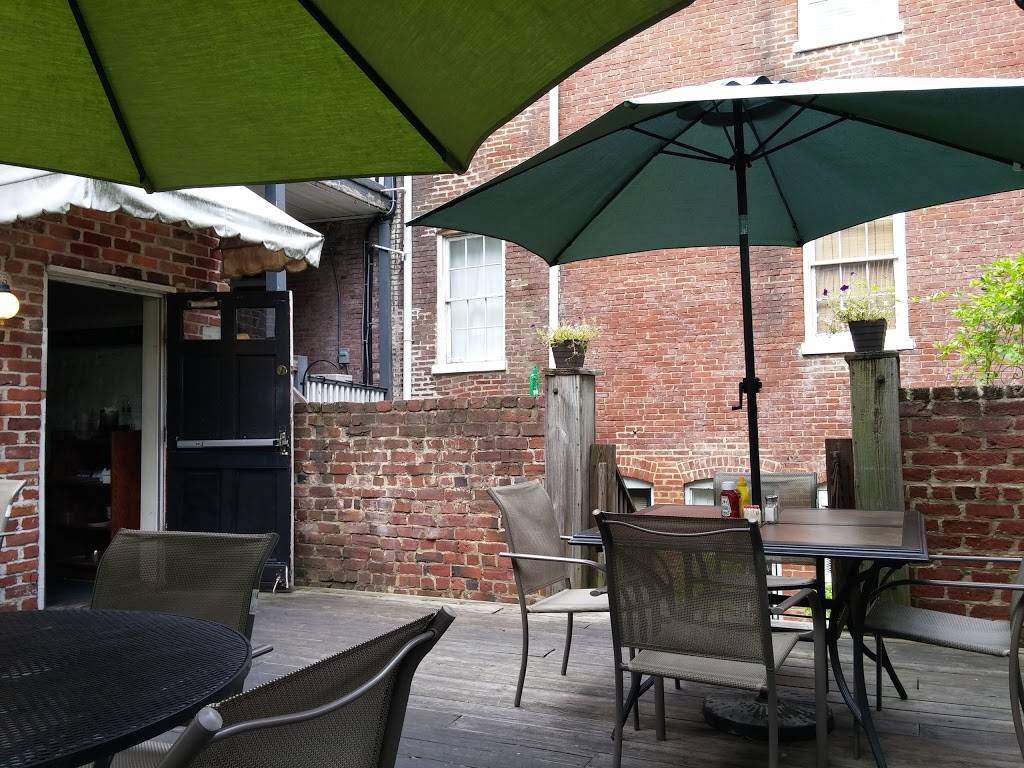 Patrick Henrys Pub & Grille | restaurant | 2300 E Broad St, Richmond, VA 23223, USA | 8046444242 OR +1 804-644-4242