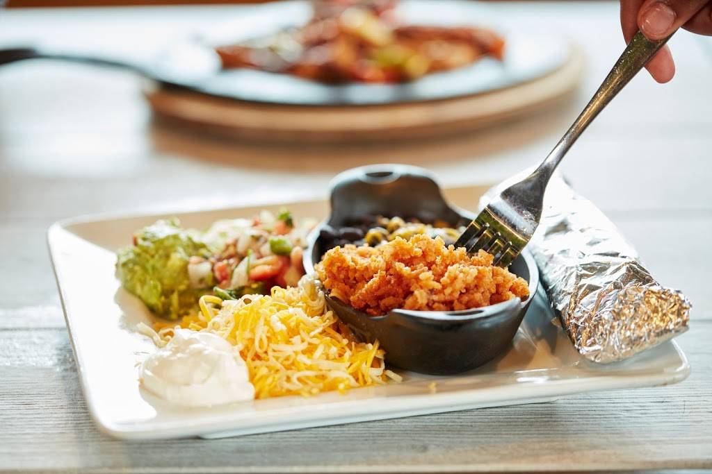 Salty Iguana Mexican Restaurant - Prairie Village | restaurant | 8228 Mission Rd, Prairie Village, KS 66208, USA | 9133813888 OR +1 913-381-3888