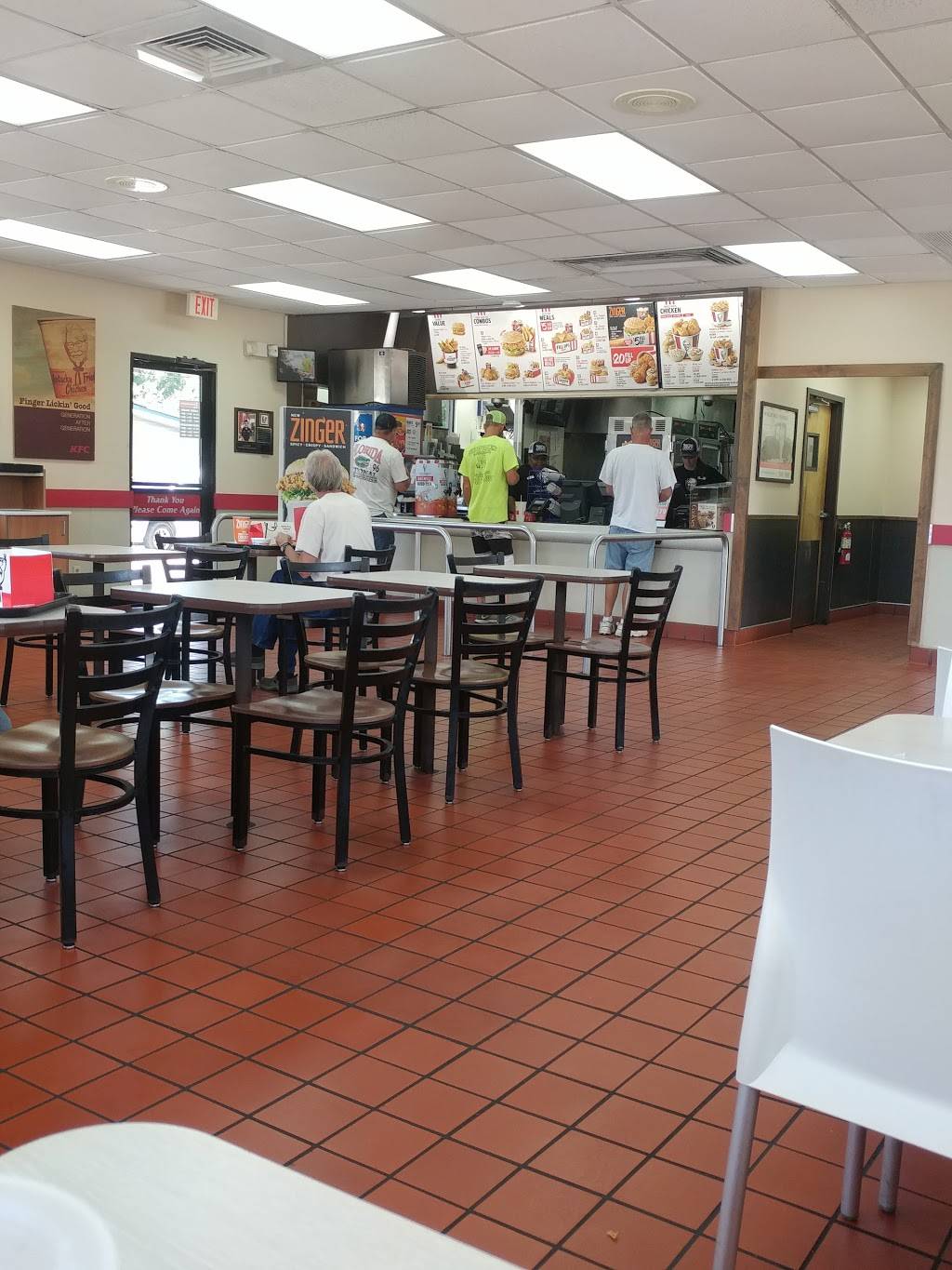 KFC | restaurant | 5120 SE Abshier Blvd, Belleview, FL 34420, USA | 3522455663 OR +1 352-245-5663