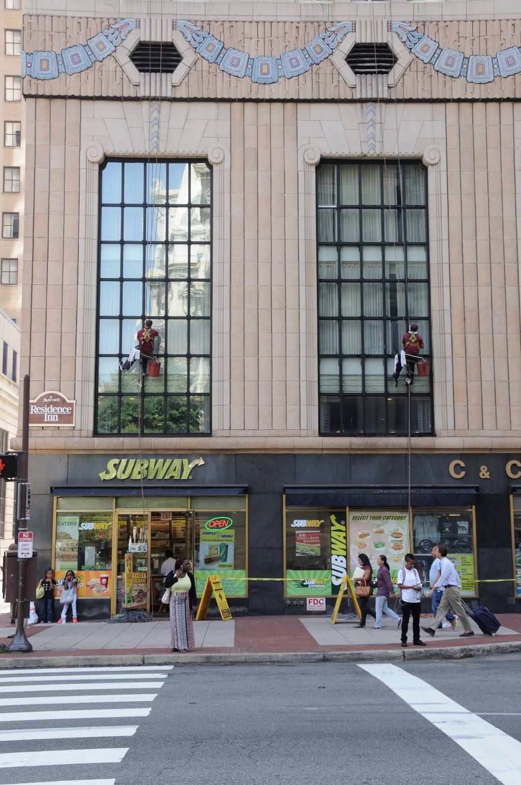 Subway Restaurants | restaurant | 1319-1325 Market St, Philadelphia, PA 19107, USA | 2159810809 OR +1 215-981-0809