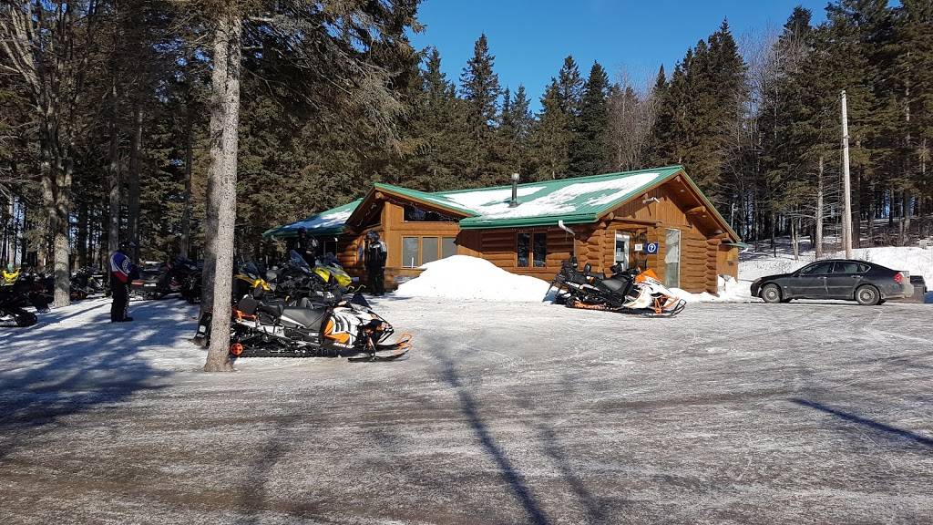 Club des Montagnards | restaurant | 388 Route du Moulin, Saint-Sylvestre, QC G0S 3C0, Canada | 4185962010 OR +1 418-596-2010