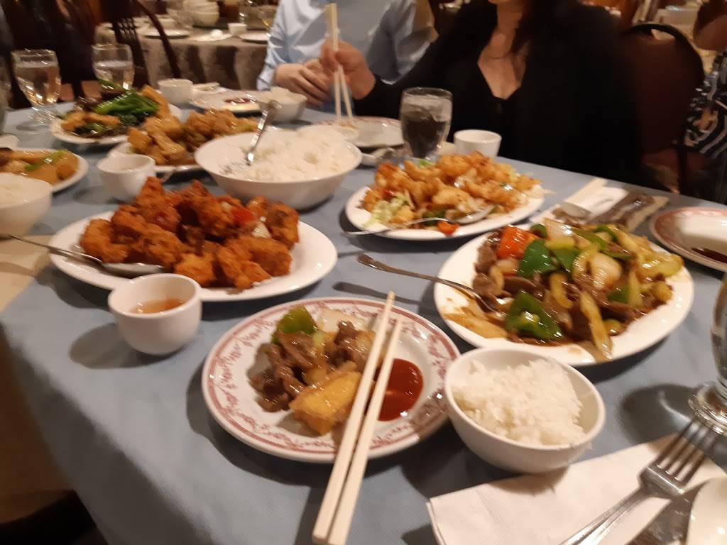 Kum Mon Restaurant | restaurant | 6565 Chemin de la Côte-des-Neiges, Montréal, QC H3S 2A5, Canada | 5147336029 OR +1 514-733-6029