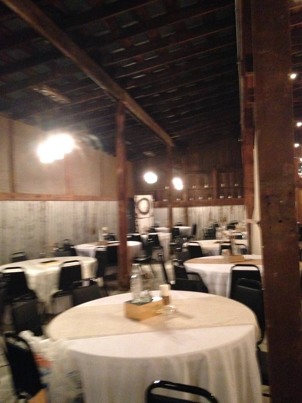 Buxtons Banquet Hall | restaurant | 191 Railroad St, Beckemeyer, IL 62219, USA | 6182278281 OR +1 618-227-8281