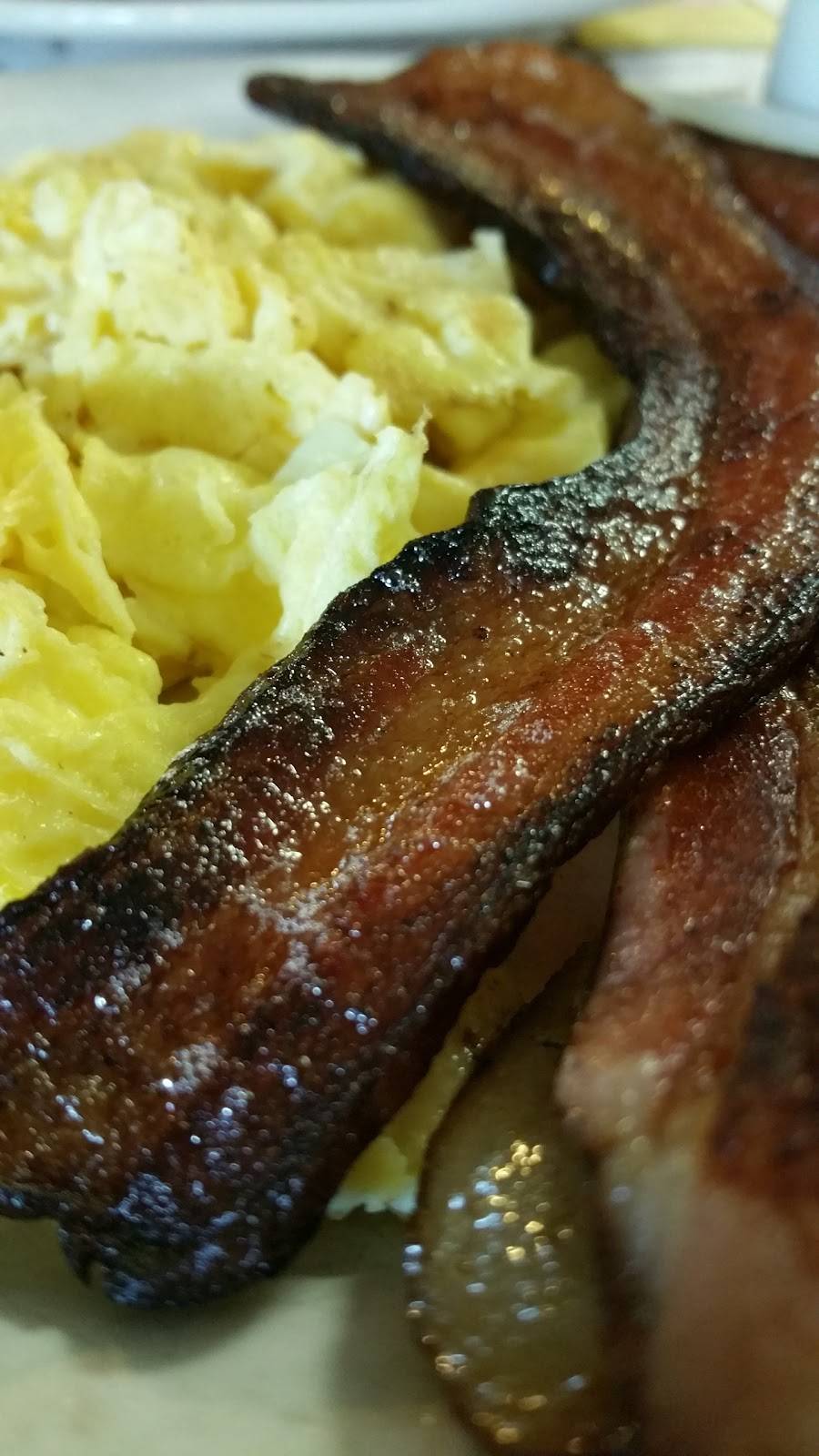 Powderbourne Sportsmans Club | restaurant | 2071 Baus Rd, East Greenville, PA 18041, USA | 2156799860 OR +1 215-679-9860