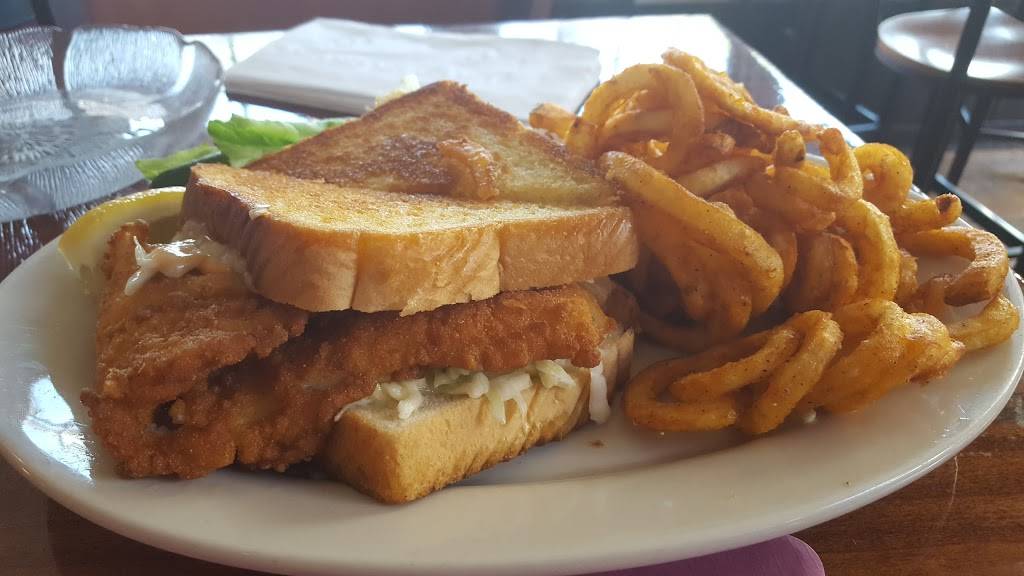 Hot Stove Saloon | restaurant | 551 MA-28 #4, Harwich Port, MA 02646, USA | 5084329911 OR +1 508-432-9911