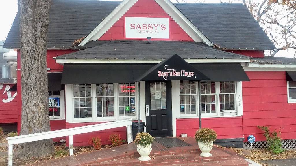 Sassys Red House | restaurant | 708 N College Ave, Fayetteville, AR 72701, USA | 4798566366 OR +1 479-856-6366
