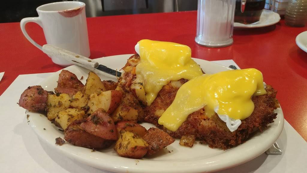 Moonakis Cafe | restaurant | 460 Waquoit Highway (Route 28),, diagonally across from Cumberland Farms Gas, East Falmouth, MA 02536, USA | 5084579630 OR +1 508-457-9630