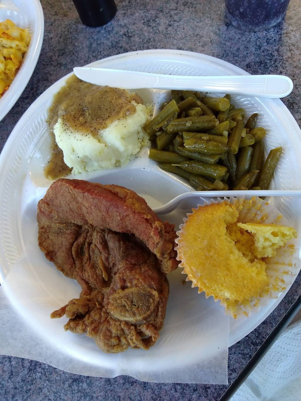 Gwen & Frannys Fried Chicken | restaurant | 22141 Whyte Hardee Blvd, Hardeeville, SC 29927, USA | 8437846080 OR +1 843-784-6080