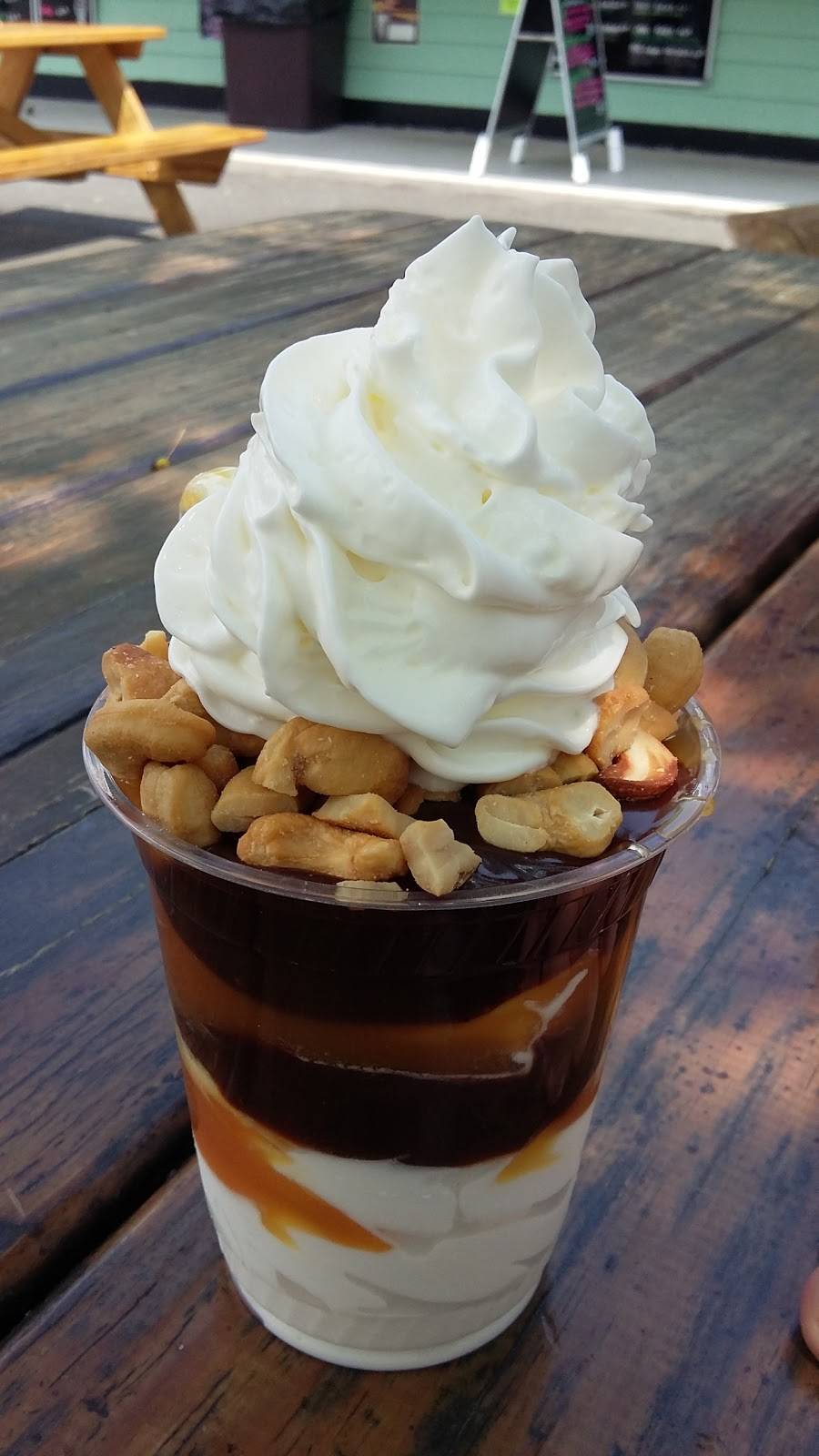 Sugar Loaf Frostee | restaurant | 116 Amherst Rd, Sunderland, MA 01375, USA | 4136657585 OR +1 413-665-7585