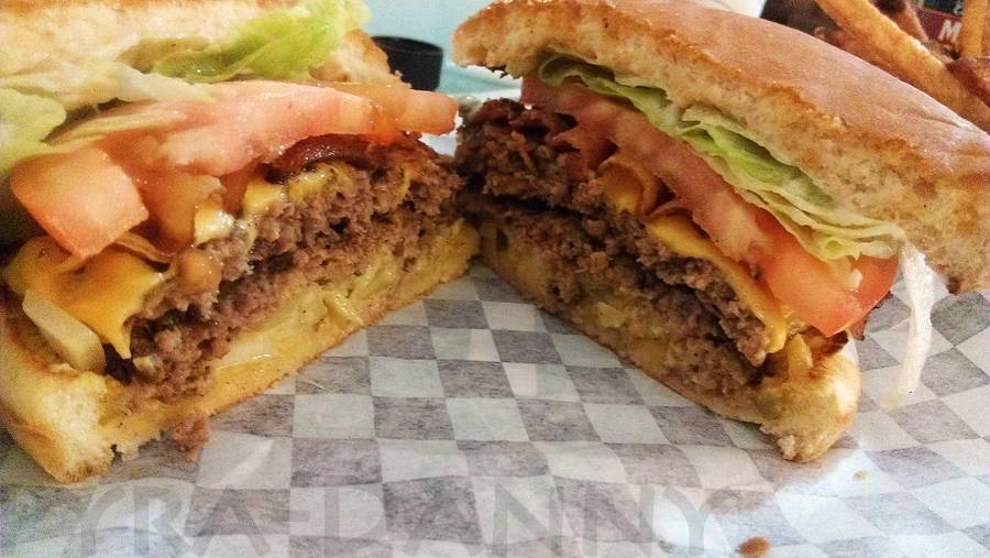 Dalys Flame Broiled Burgers | restaurant | 10754 70th Ave, Seminole, FL 33772, USA | 7273920200 OR +1 727-392-0200