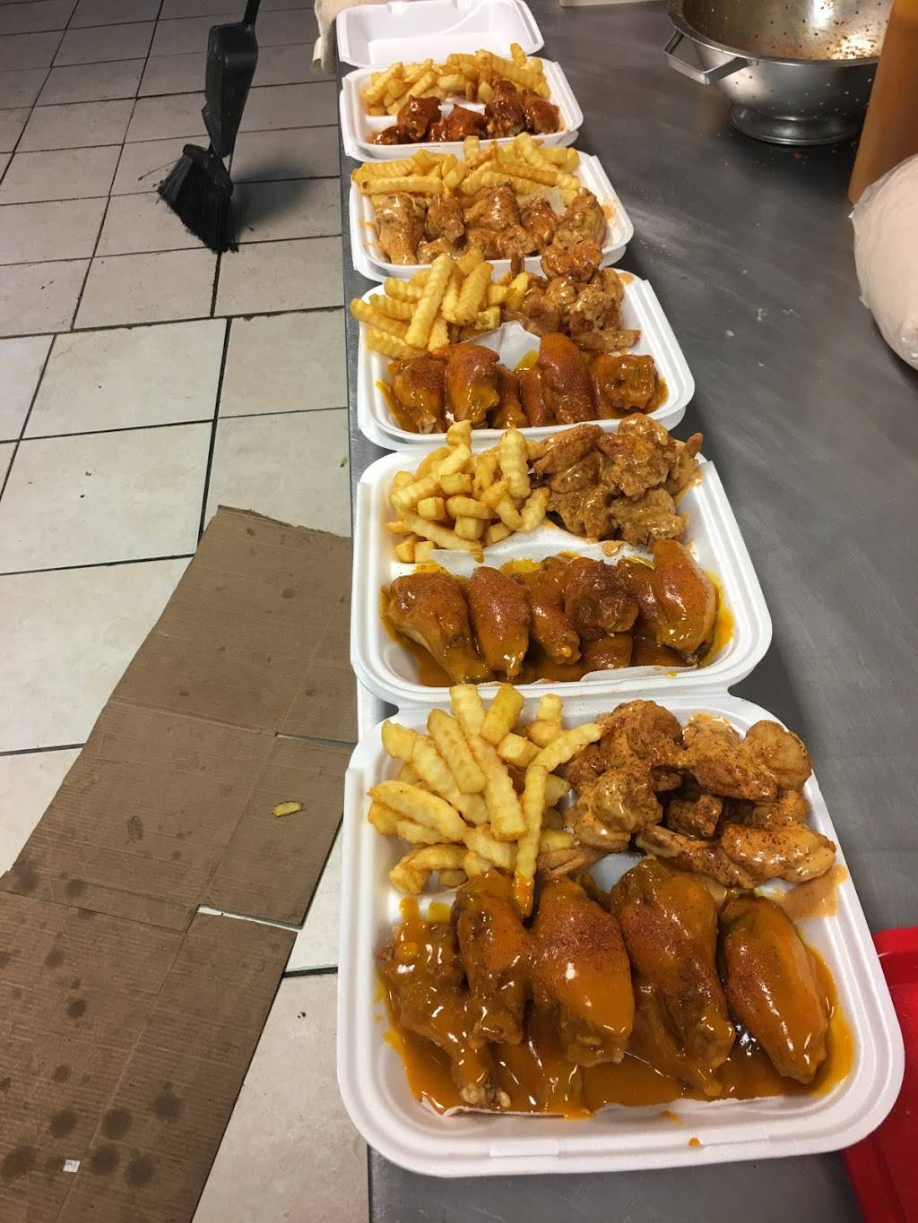 Malula wings seafood subs salad | restaurant | 1352 University Blvd N, Jacksonville, FL 32211, USA | 9043370573 OR +1 904-337-0573