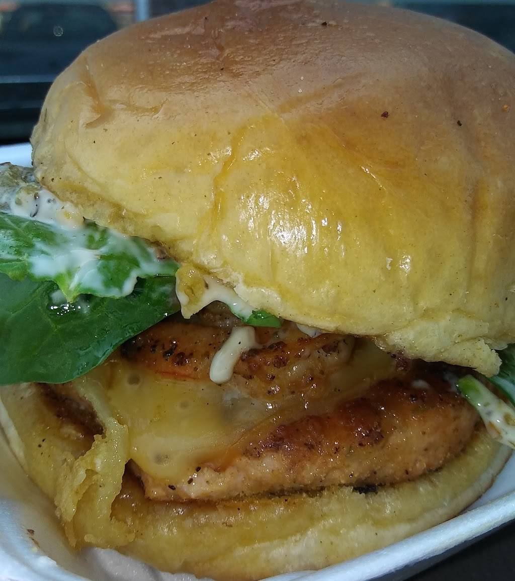 Great Lakes Burger Bar | restaurant | 12700 E Warren Ave, Detroit, MI 48215, USA | 3133320866 OR +1 313-332-0866