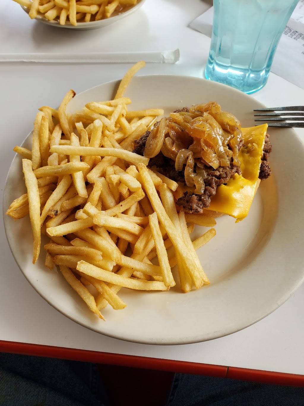 Steak n Shake | restaurant | 3350 N Morrison Rd, Muncie, IN 47304, USA | 7652884366 OR +1 765-288-4366