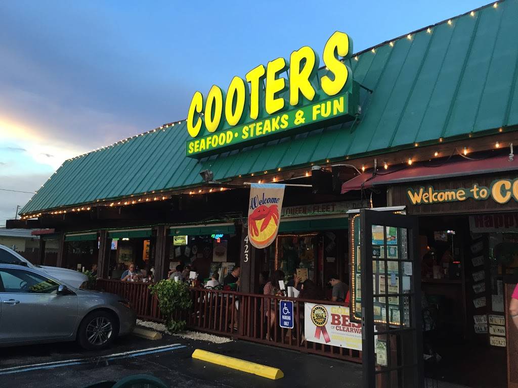 Cooters Restaurant & Bar | restaurant | 423 Poinsettia Ave, Clearwater Beach, FL 33767, USA | 7274622668 OR +1 727-462-2668