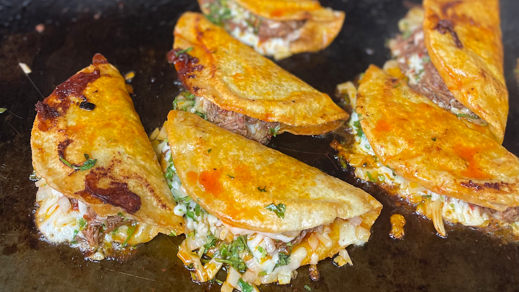 Mulitas y mariscos_q | restaurant | 635 S Main St, Santa Ana, CA 92701, USA | 6579002004 OR +1 657-900-2004