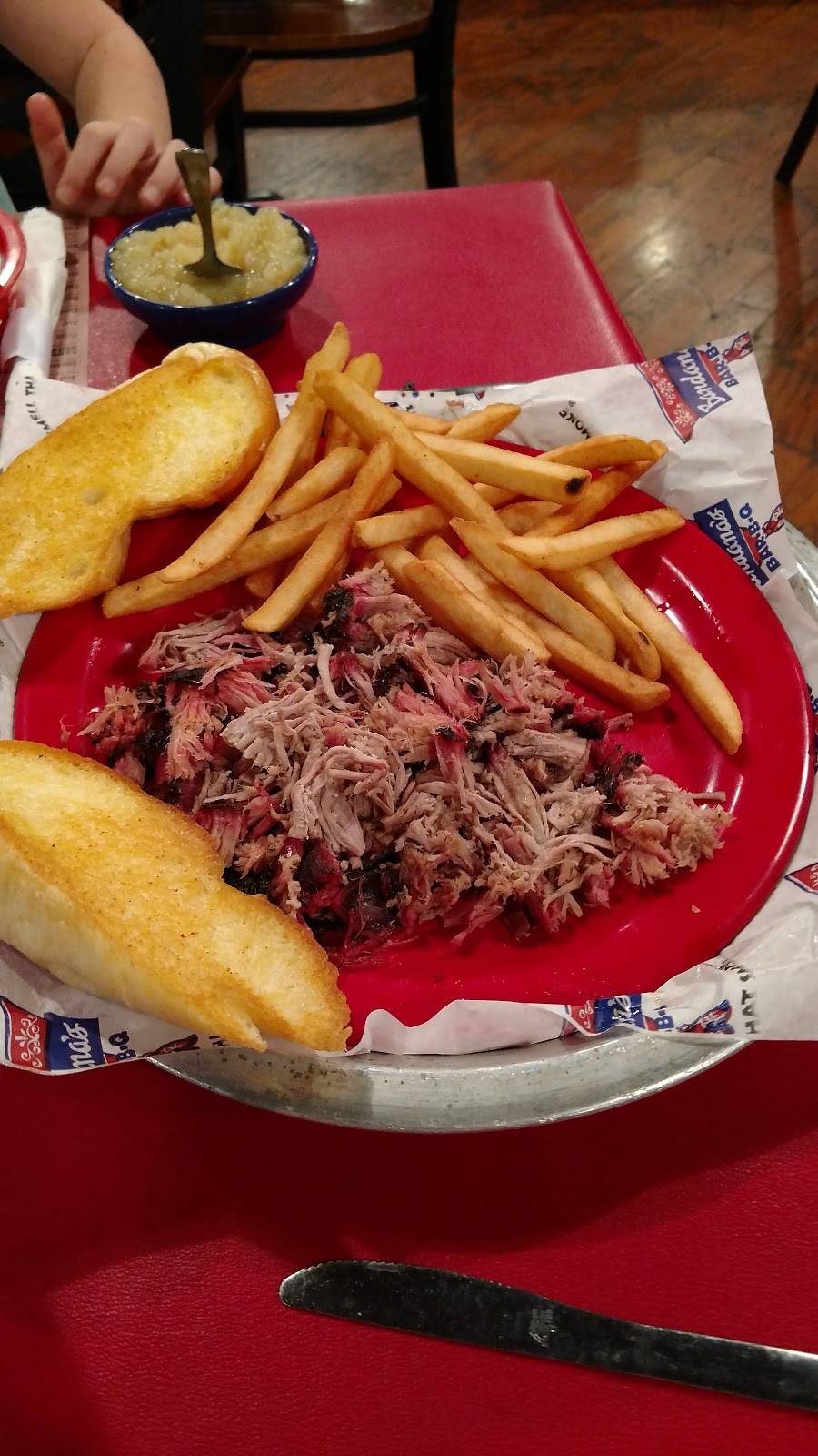 Bandanas Bar-B-Q | restaurant | 308 S 44th St, Mt Vernon, IL 62864, USA | 6183156550 OR +1 618-315-6550