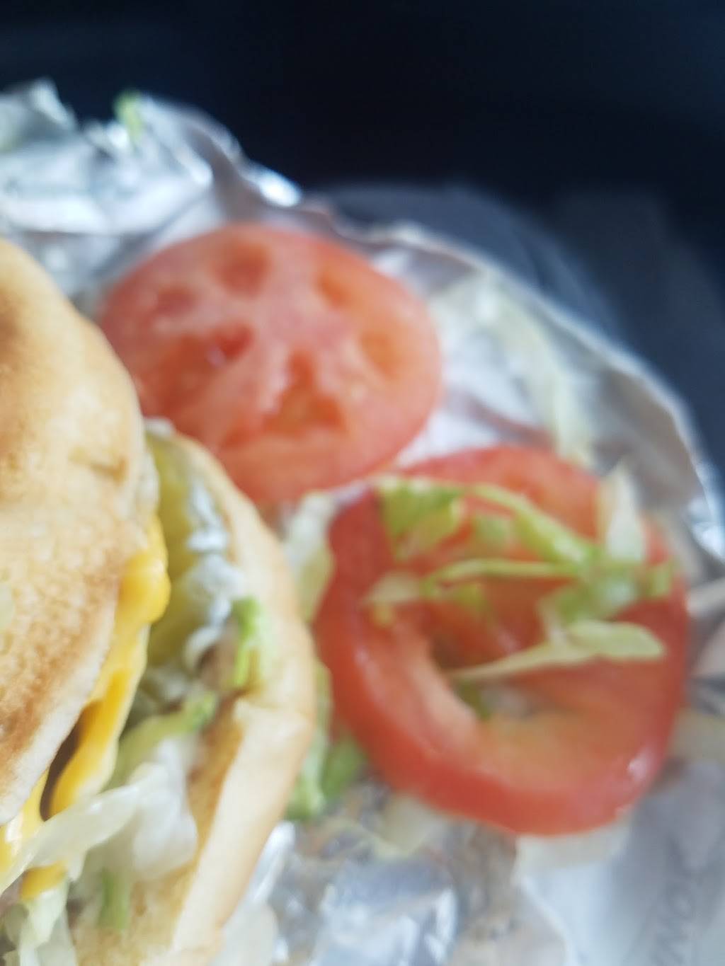 Sonic Drive-In | restaurant | 1108 10th St, Floresville, TX 78114, USA | 8303930070 OR +1 830-393-0070