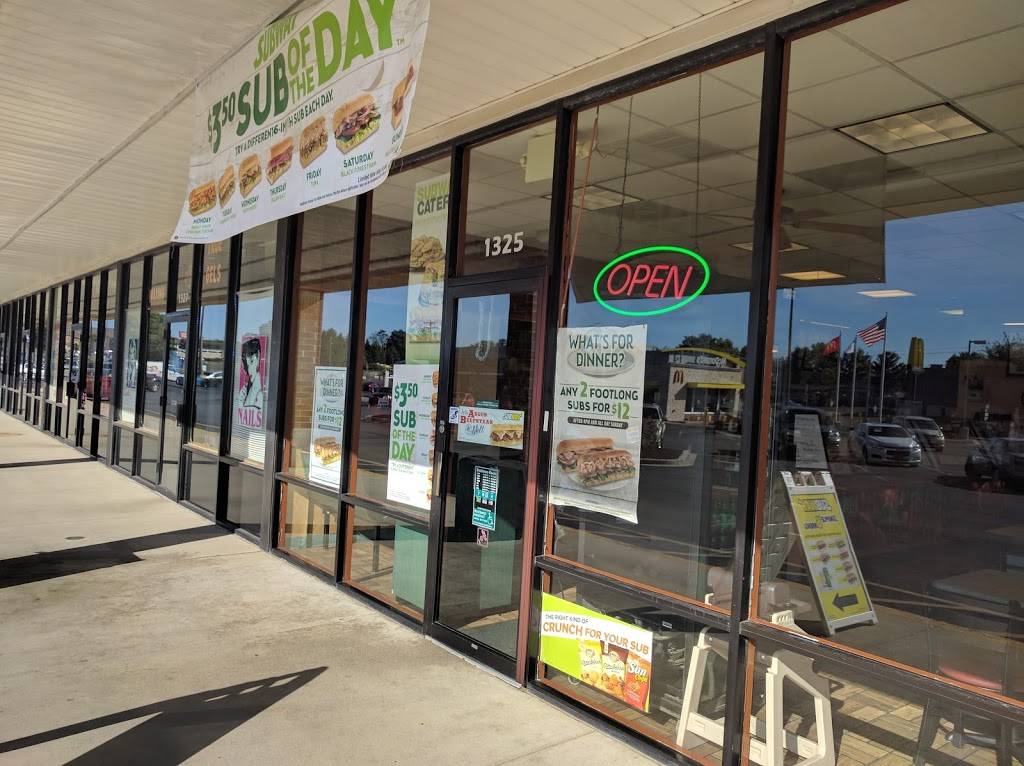 Subway | restaurant | 1325 Edwin Miller Blvd, Martinsburg, WV 25404, USA | 3042672117 OR +1 304-267-2117