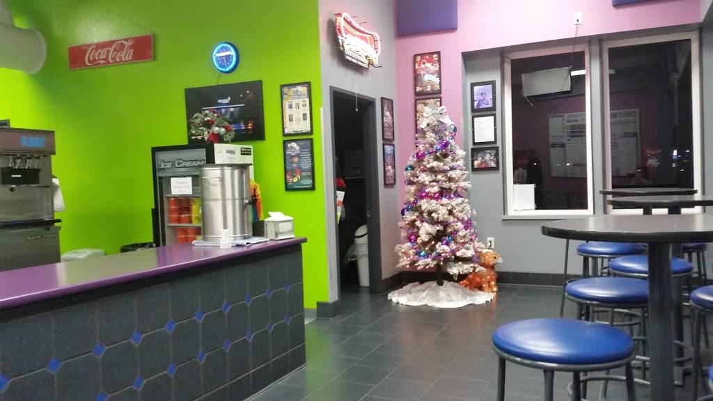 Chilly Willys Ice Creams | restaurant | 416 E Main St, Olney, IL 62450, USA | 6183209866 OR +1 618-320-9866