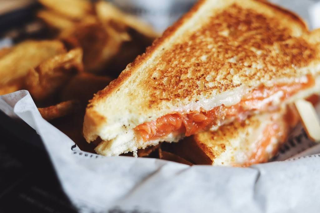 LOeufrier Lachine | restaurant | 830 Rue Notre Dame, Lachine, QC H8S 2B7, Canada | 5143006383 OR +1 514-300-6383