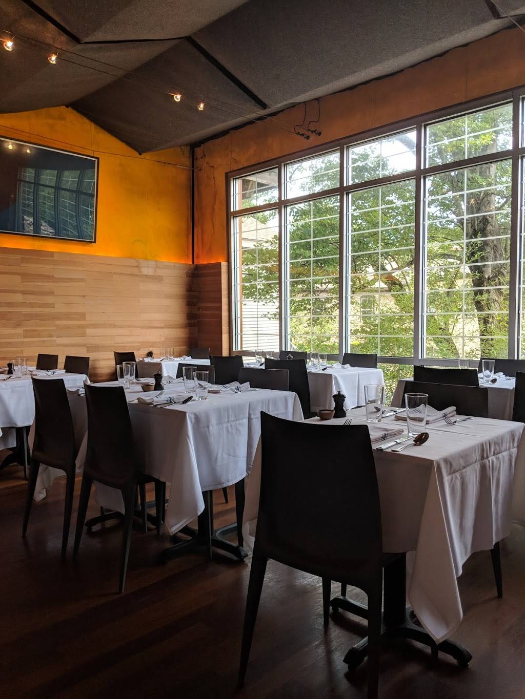 River Tavern | restaurant | 1311 23 N Main St, Chester, CT 06412, USA | 8605269417 OR +1 860-526-9417