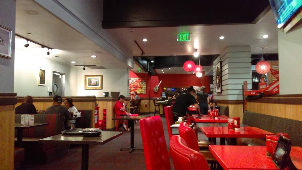 Red Robin Gourmet Burgers and Brews | restaurant | 9301 Tampa Ave #128, Northridge, CA 91324, USA | 8187175030 OR +1 818-717-5030