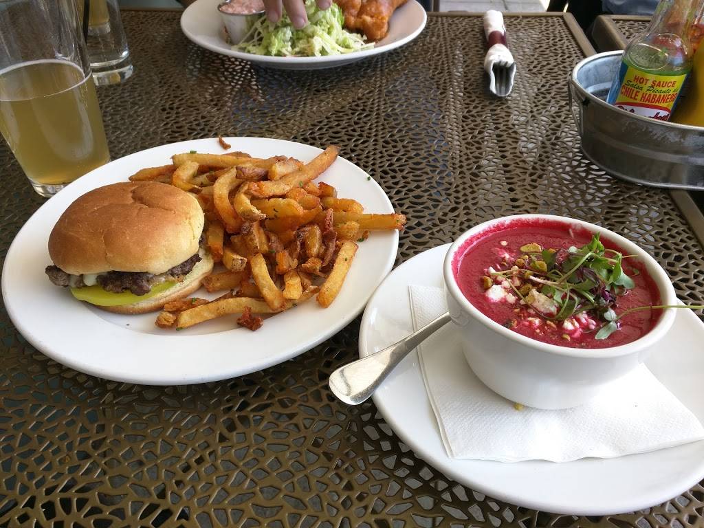 Common Pub Detroit | restaurant | 5440 Cass Ave, Detroit, MI 48202, USA | 3132858849 OR +1 313-285-8849