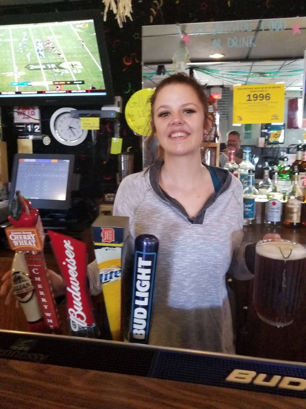 Bottomz UP Bar & Grill | restaurant | 400 Washington Ave, Bay City, MI 48708, USA | 9898929220 OR +1 989-892-9220