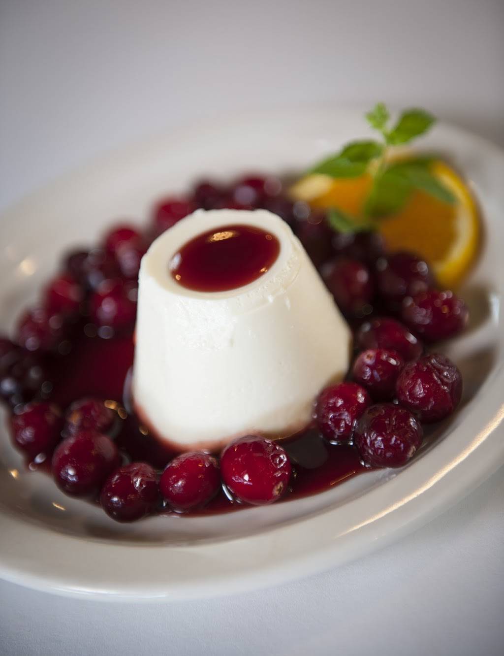 Lucianos | restaurant | 6135 Lakeside Dr #145, Reno, NV 89511, USA | 7758280400 OR +1 775-828-0400