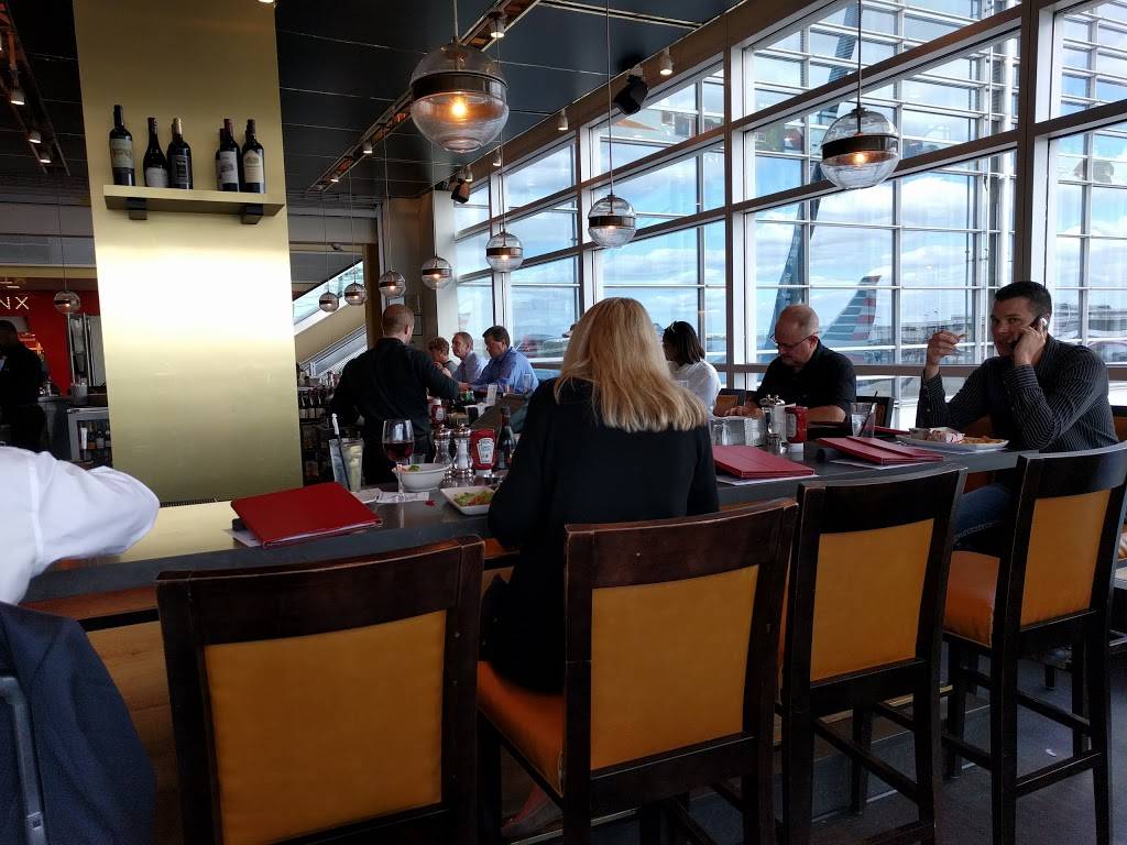 Legal Sea Foods | restaurant | Ronald Reagan Washington National Airport (DCA), 2401 S Smith Blvd, Arlington, VA 22202, USA | 5715515988 OR +1 571-551-5988